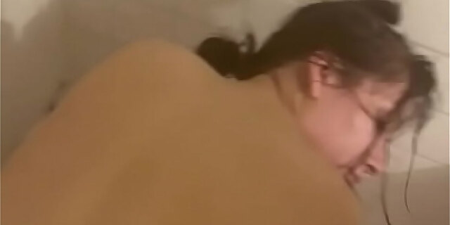 shower,sister