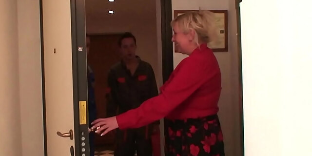 big tits,blonde,busty,busty blonde,granny,mature,old,pussy,reality,riding,threesome