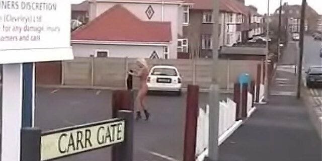 nude,public