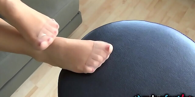 babes,brunette,dress,feet,fetish,foot fetish,molten,nylon,pantyhose,pov,softcore,tight,upskirt
